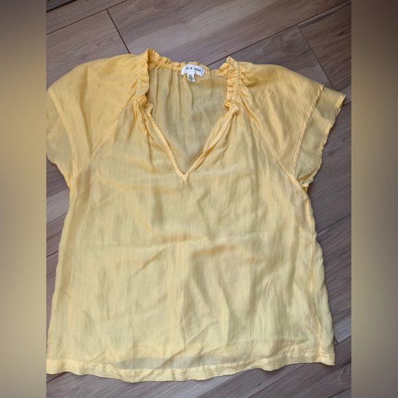 Cloth & Stone Yellow Ruffled V-Neck Top - Picture 6 of 7